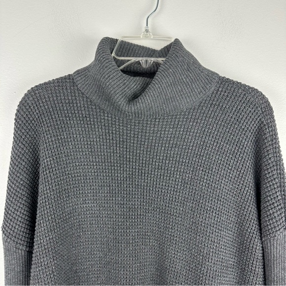 Michael Michael Kors Waffle Knit Turtleneck Pullover Sweater Size Medium Gray - Picture 2 of 8
